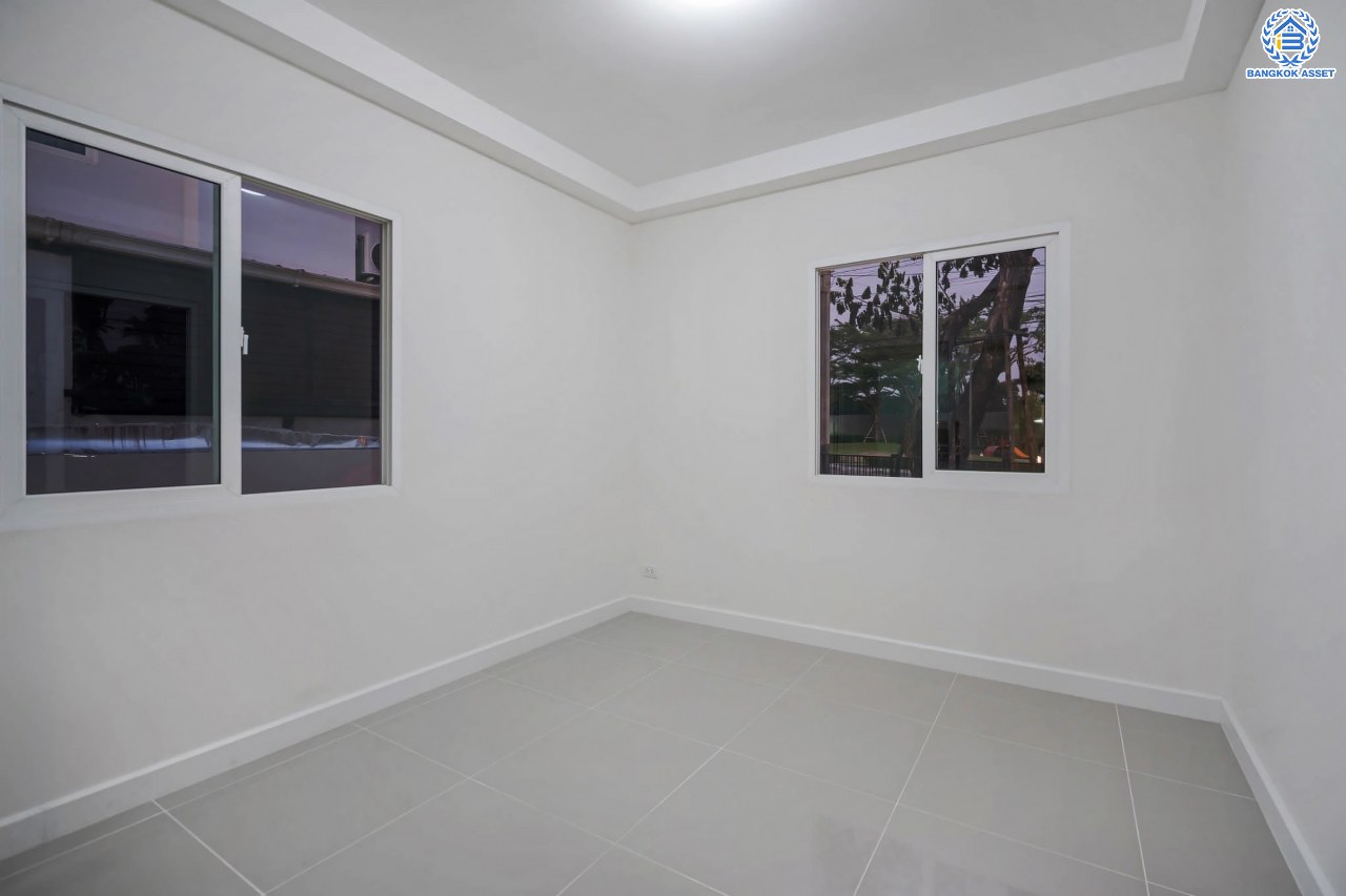 บ้านเดี่ยวมือสองนนทบุรี โครงการ ชัยพฤกษ์ ปิ่นเกล้า-กาญจนาฯ ถนนเมน วิวสวย หลังมุม จากแบรนด์คุณภาพ LH เนื้อที่ 75.8 ตร.ว. ฟังก์ชัน 3 ห้องนอน 3 ห้องน้ำ 1 ห้องอเนกประสงค์ จอดรถได้ 2 คัน บนทำเลศักยภาพ ใกล้เซ็นทรัลเวสต์เกต ทางด่วน "กาญจนาภิเษก" รถไฟฟ้าสายสีม่วง "สถานีตลาดบางใหญ่"